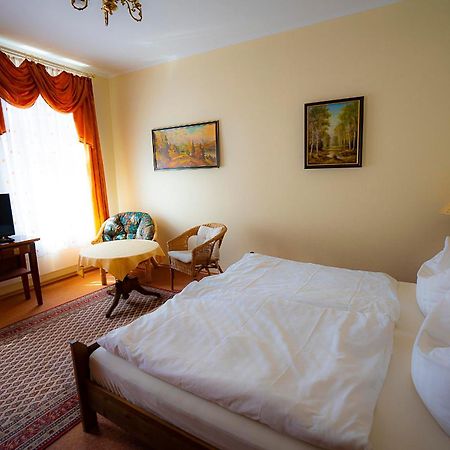 Pension Am Dom Шверін Номер фото