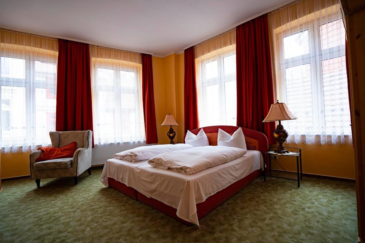Pension Am Dom Шверін Екстер'єр фото