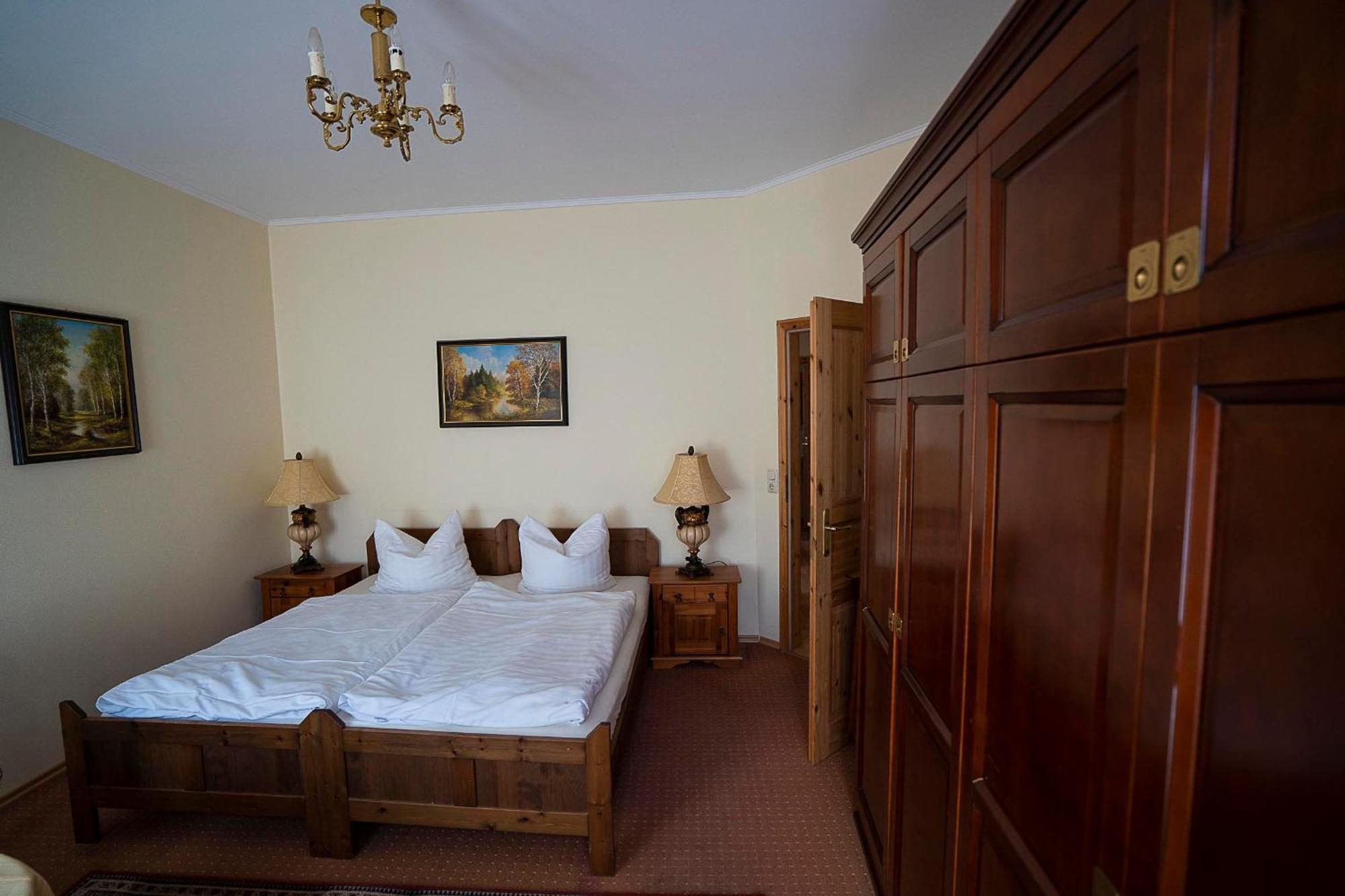Pension Am Dom Шверін Номер фото